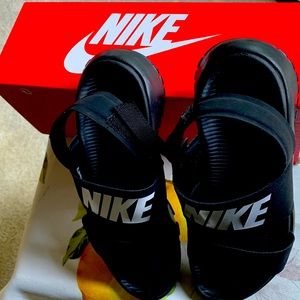 Nike Tanjun Sandals  NNU